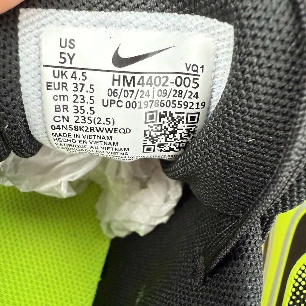 Nike Cosmic Runner Kids Black Volt Yellow Running Shoes HM4402-005 Size 5Y